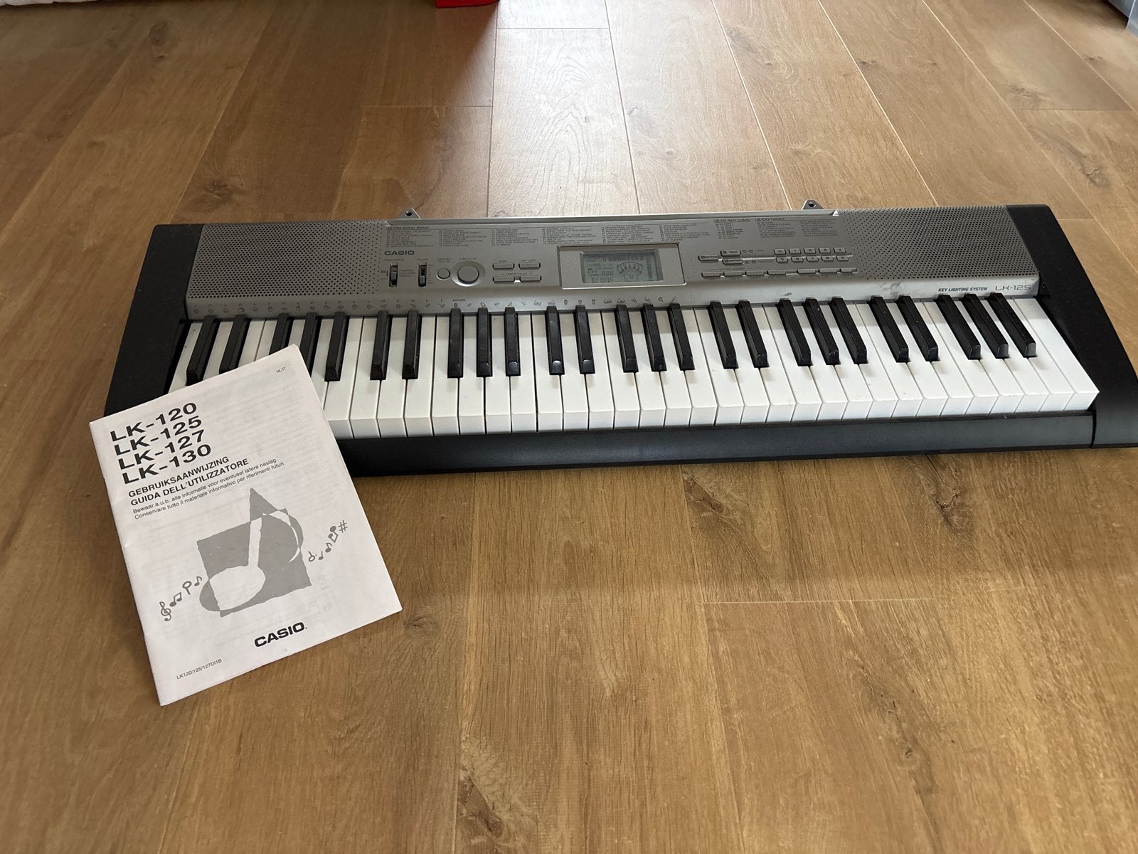Casio LK-125 Keyboard met verlichte toetsen, Muziek en Instrumenten, Ophalen, Casio, 61 toetsen, Zo goed als nieuw