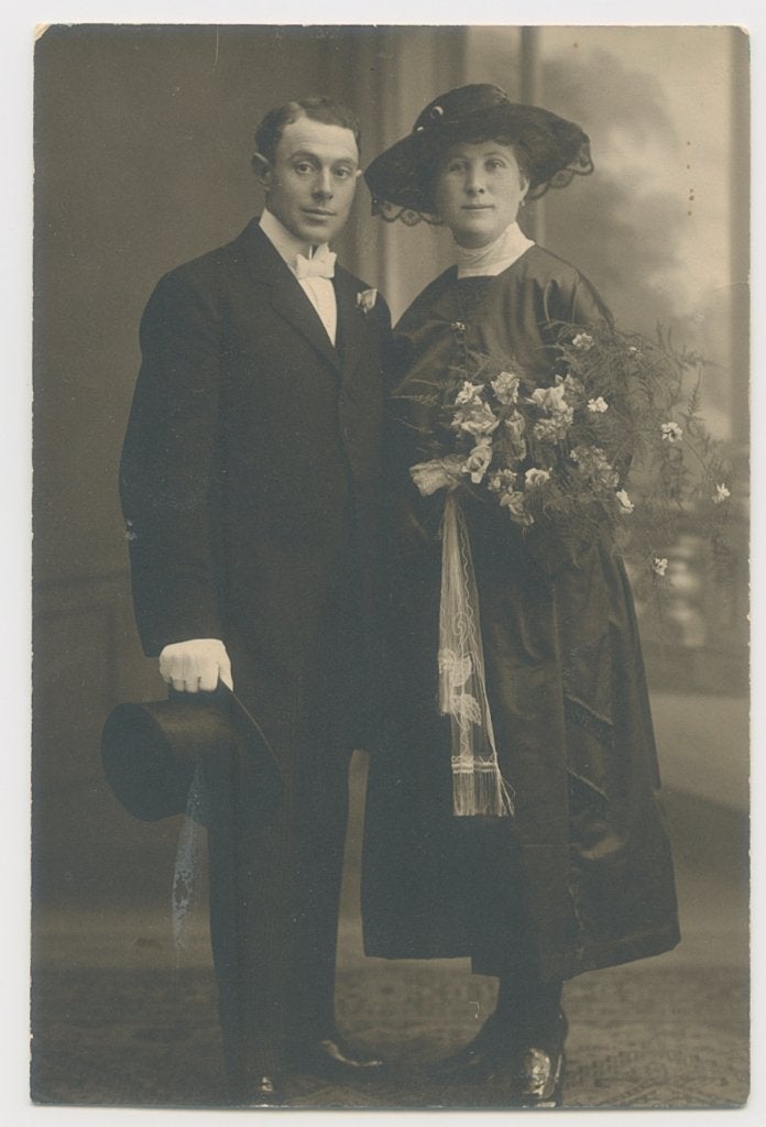 Foto van echtpaar van fotograaf Bosch uit Roosendaal, Gebruikt, Verzenden, Foto, Klederdracht