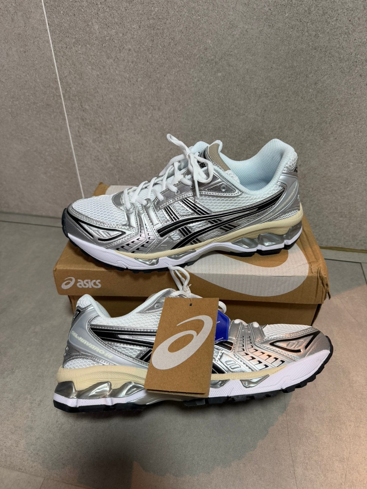 Nieuwe asics Gel kyano 14 cream white maat 42, Ophalen, Zo goed als nieuw, Wit