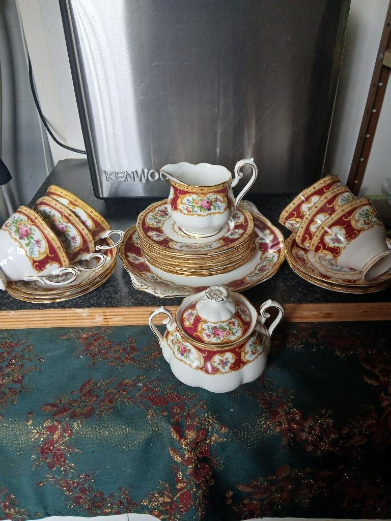royal Albert lady Hamilton serviesje, Ophalen of Verzenden, Nieuw, Porselein, Kop en/of schotel