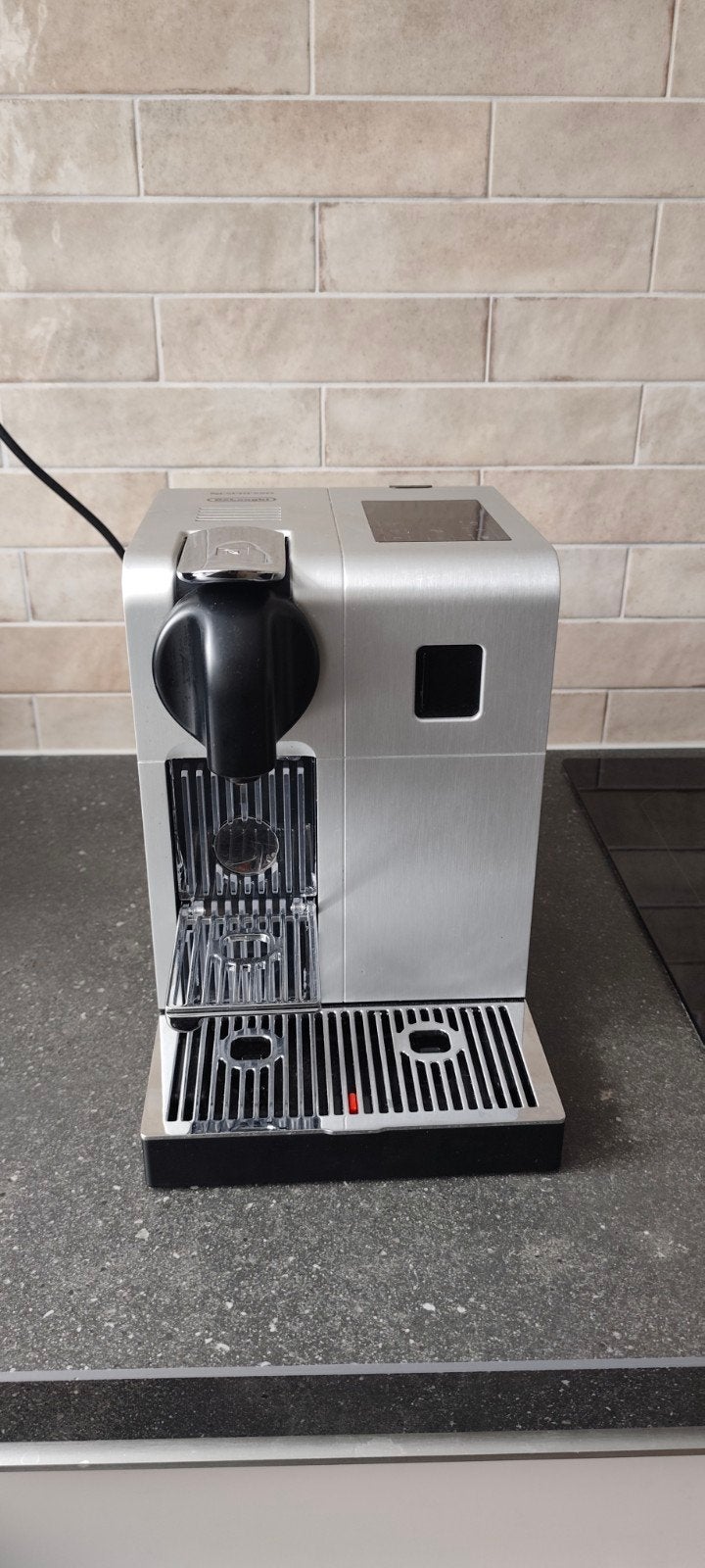 Nespresso De'Longhi EN750 MB Lattissima Pro Koffiemachine, Gebruikt, Koffiemachine, Ophalen of Verzenden, 1 kopje