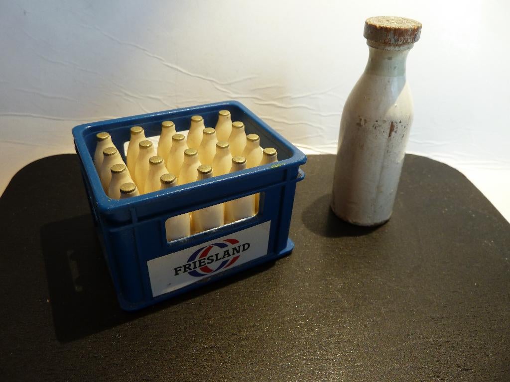 FRIESLAND MELKKRAT & FLESSENOPENER.  5.5/4 cm., Ophalen of Verzenden, Zo goed als nieuw, Gebruiksvoorwerp