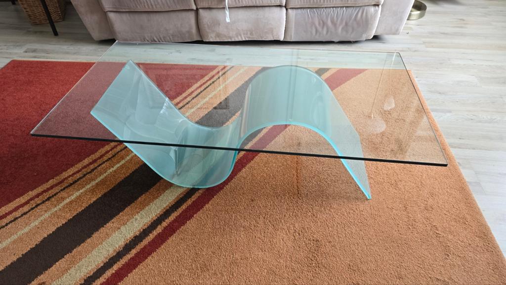 Glazen salontafel met unieke golvende voet, Huis en Inrichting, Tafels | Salontafels, Ophalen, 100 tot 150 cm, 50 tot 100 cm, Minder dan 50 cm