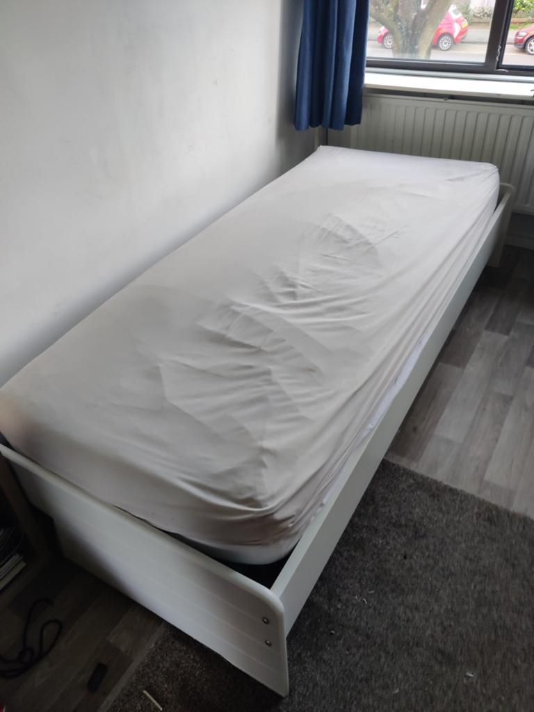 Eenpersoonsbed 90x220 met lattenbodem en matras, Huis en Inrichting, Ophalen, Gebruikt, 90 cm, Eenpersoons