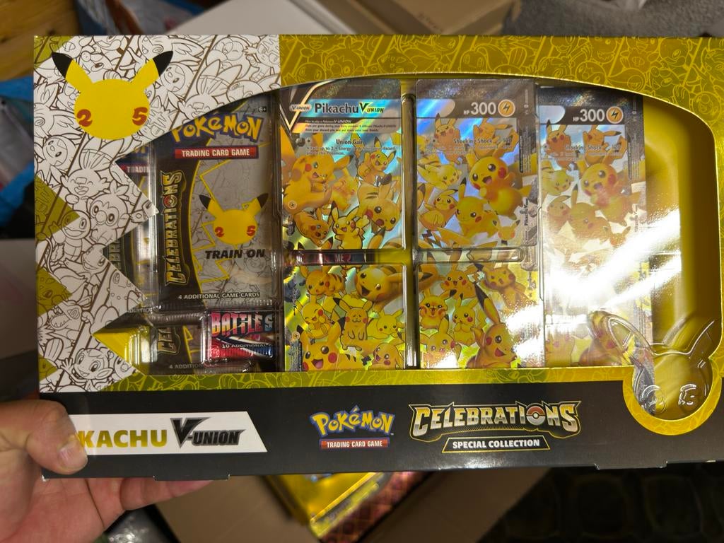 Pokémon Celebrations Pikachu V-UNION Special Collection, Ophalen of Verzenden, Nieuw, Overige typen