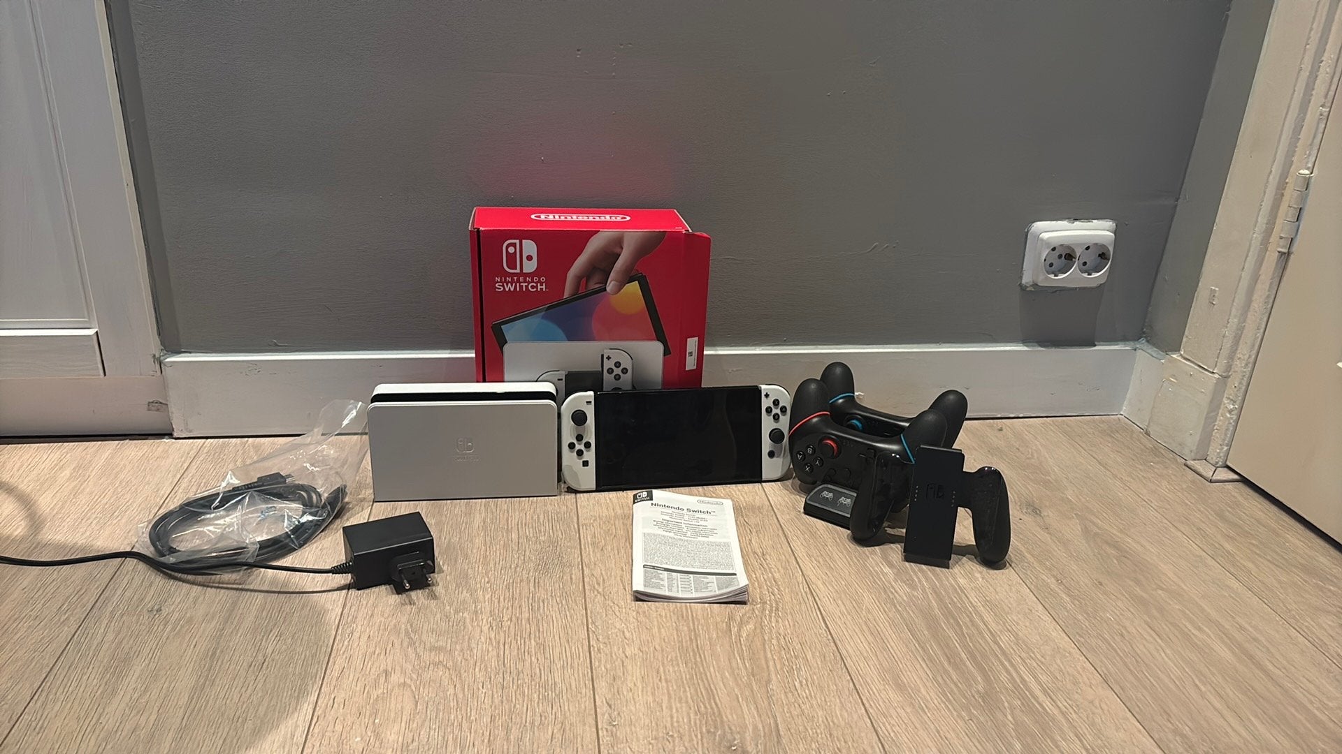 Switch OLED, Spelcomputers en Games, Spelcomputers | Nintendo Switch, Ophalen of Verzenden, Zo goed als nieuw, Met 1 controller
