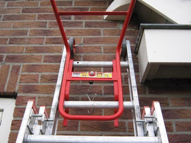 Altrex muurafhouder, Doe-het-zelf en Verbouw, Ladders en Trappen, Zo goed als nieuw, Ladder, Minder dan 2 meter, Ophalen