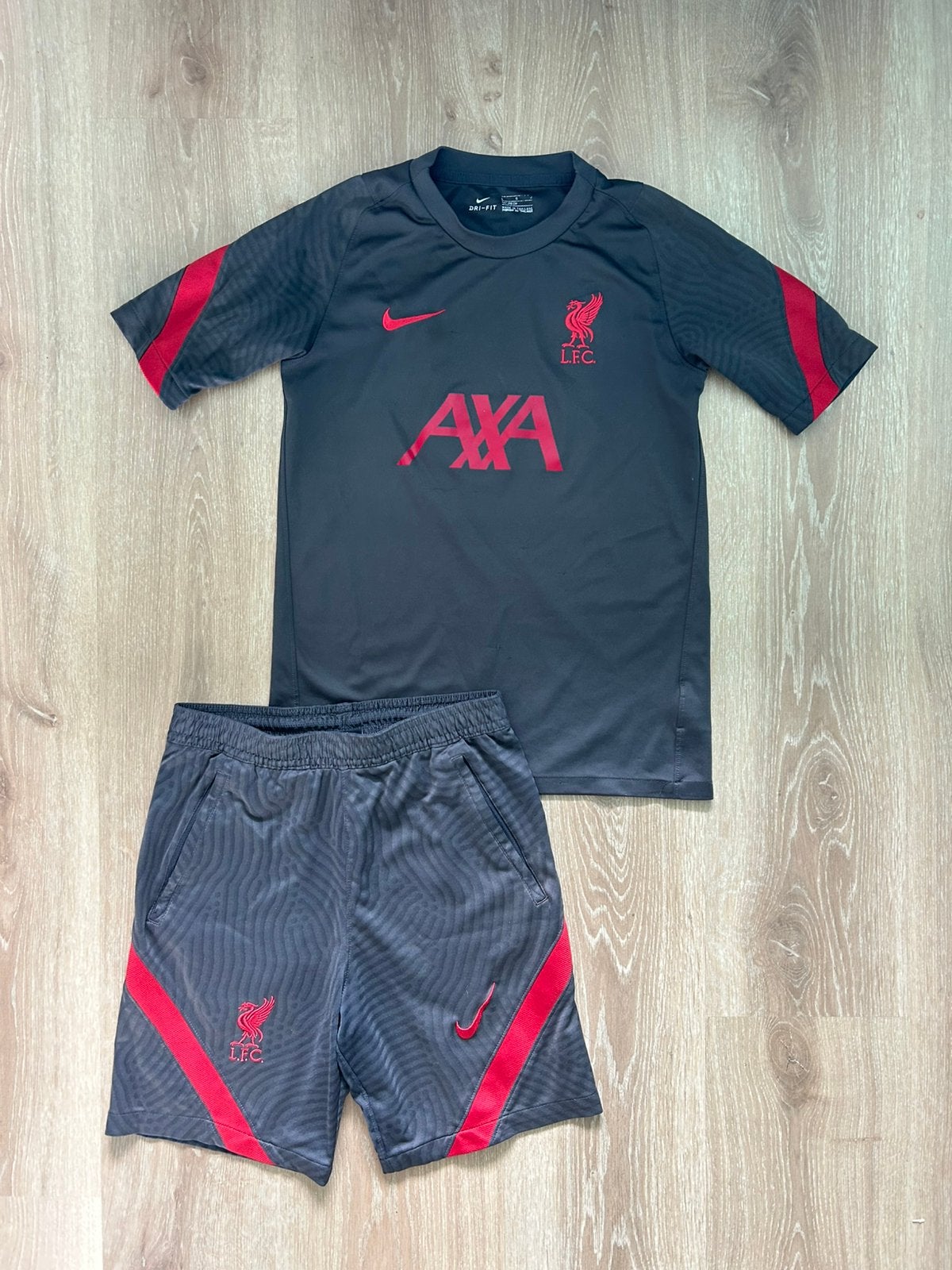 Liverpool trainingsset Nike 20/21 Maat 147-158, Gebruikt, Jongen of Meisje, Sport- of Zwemkleding, Ophalen of Verzenden