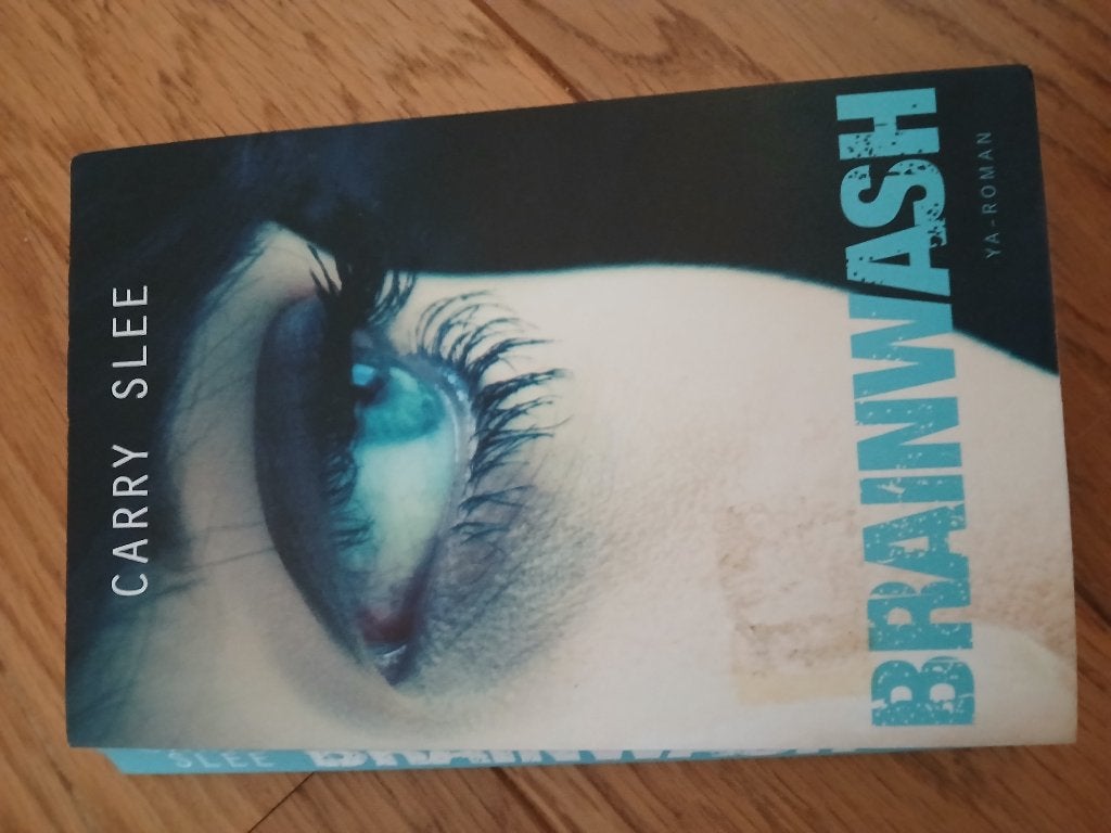 Boek Carry Slee Brainwash, Boeken, Ophalen of Verzenden, Gelezen, Carry Slee