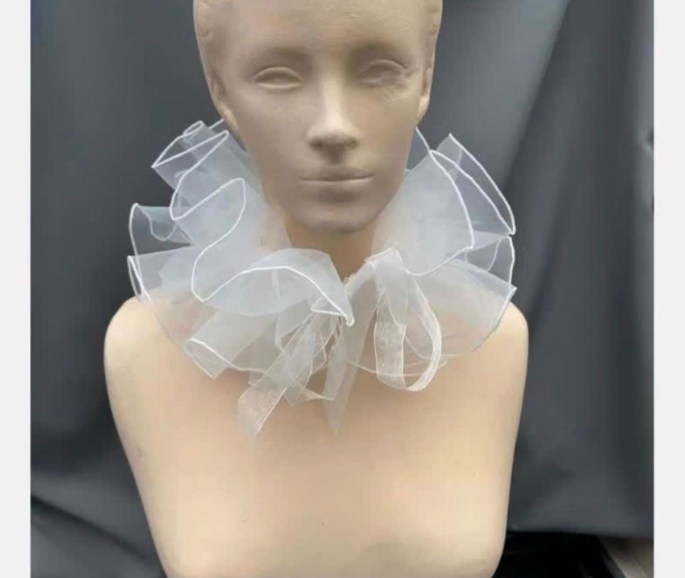Witte Pierrot Kraag - 3 laags, striksluiting, Antiek en Kunst, Ophalen of Verzenden