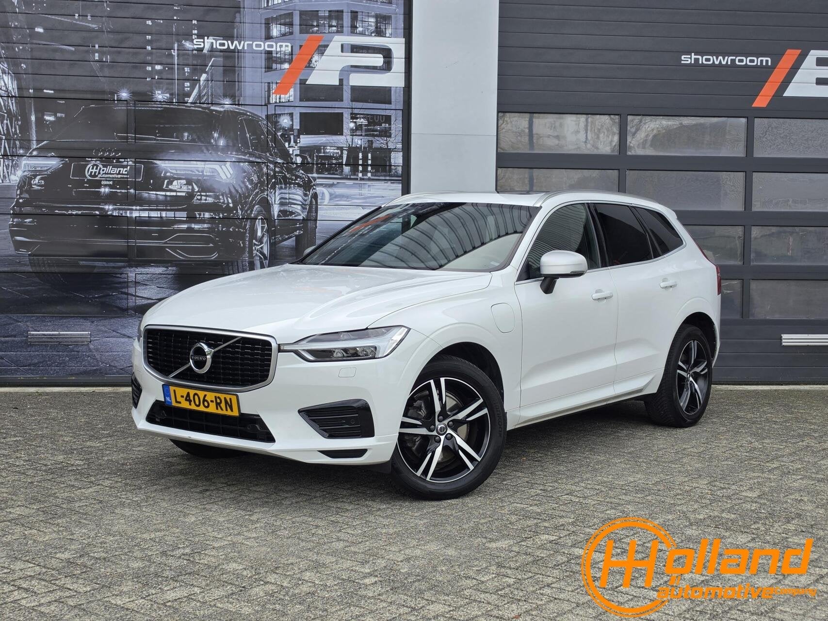 Volvo XC60 2.0 T8 Twin Engine AWD R-Design|PANO|MEMORY|ACC, Auto's, Automaat, Gebruikt, Euro 6, 320 pk