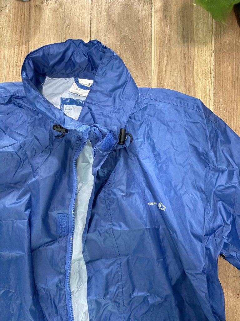 Nieuwe Mountainpeak regenjas maat 176 in hoes, Ophalen of Verzenden, Nieuw, Jongen of Meisje, Jas