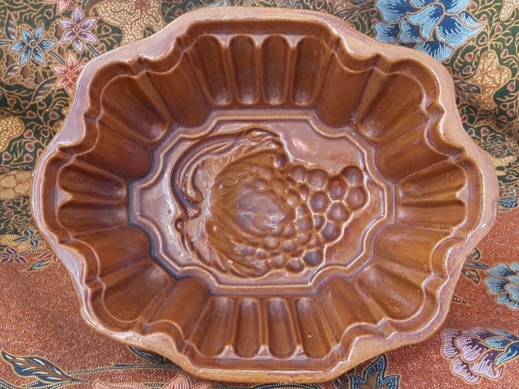 Mooie antieke druiventros puddingvorm uit Engeland 23,5 cm., Ophalen of Verzenden