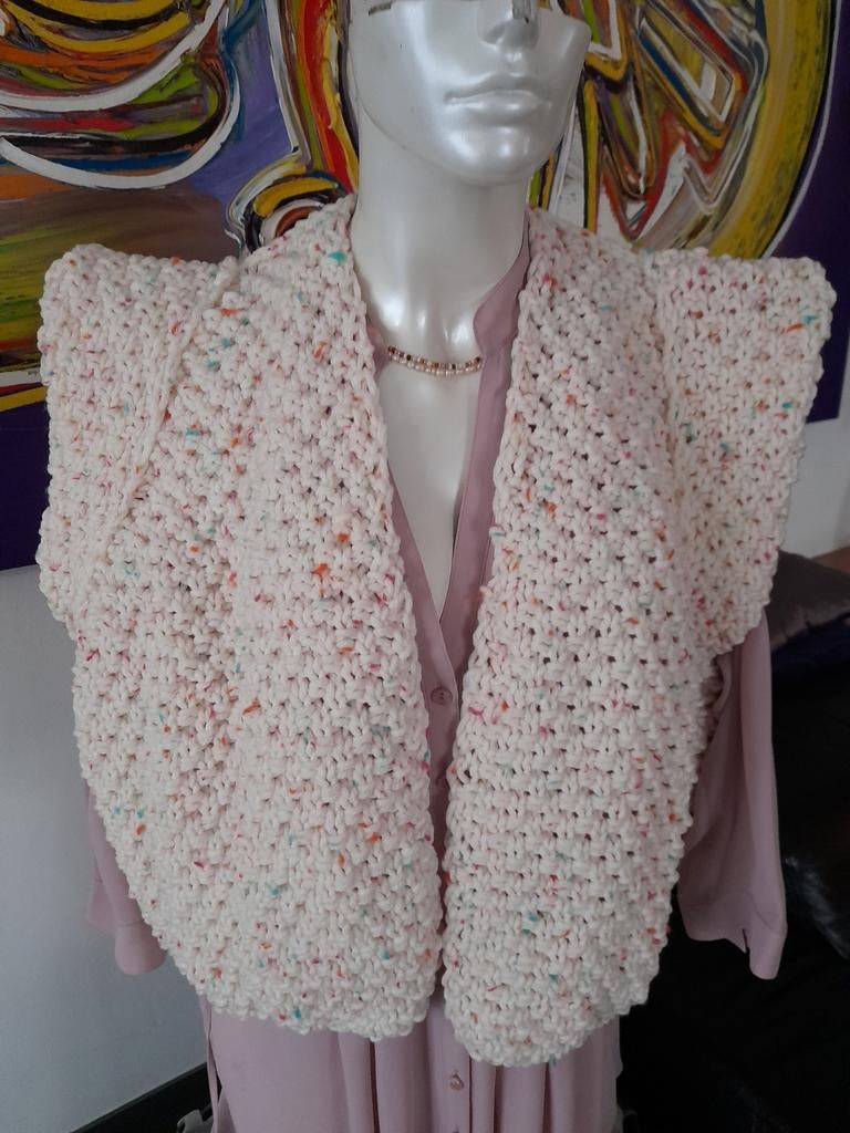 Nieuw handgebreid Gilet model Kiro by Kim, Ophalen of Verzenden, Nieuw, Groen