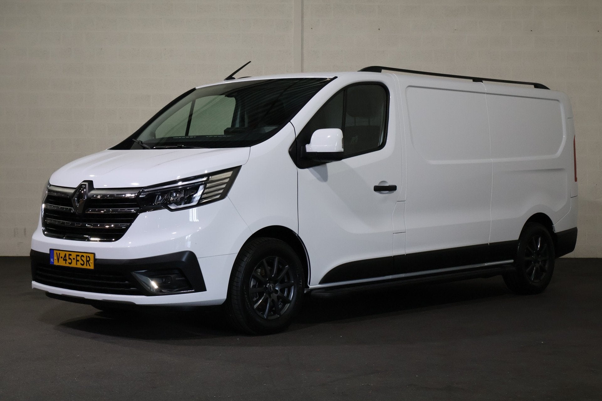 Renault Trafic 2.0 Blue dCi 150pk L2 H1 Airco Navigatie, Auto's, Voorwielaandrijving, Gebruikt, Euro 6, 4 cilinders