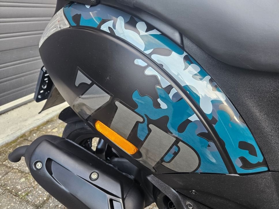 Foto 8 van PIAGGIO  ZIP 50 2T BJ2015 MAT ZWART 2375KM NL TOPSTAAT!!