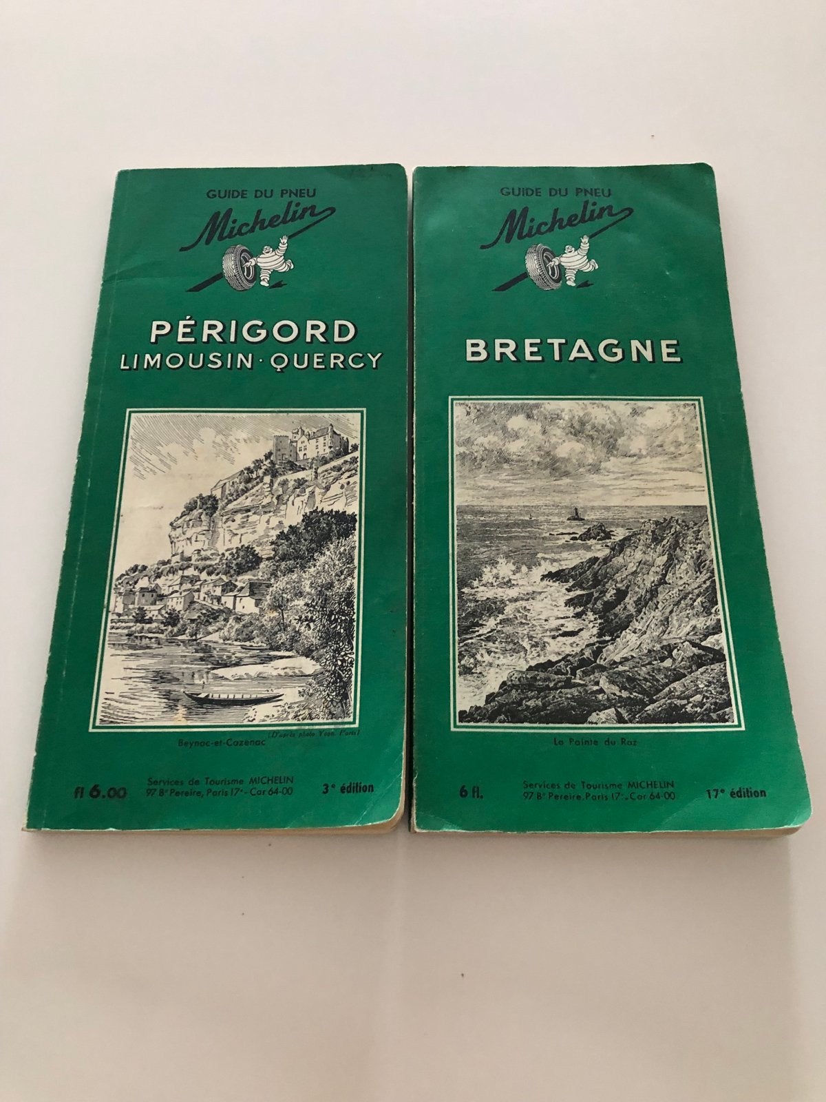Twee vintage Michelin reisgidsen jaren '60 - Bretagne & Peri, Gelezen, Michelin, Europa, Ophalen of Verzenden