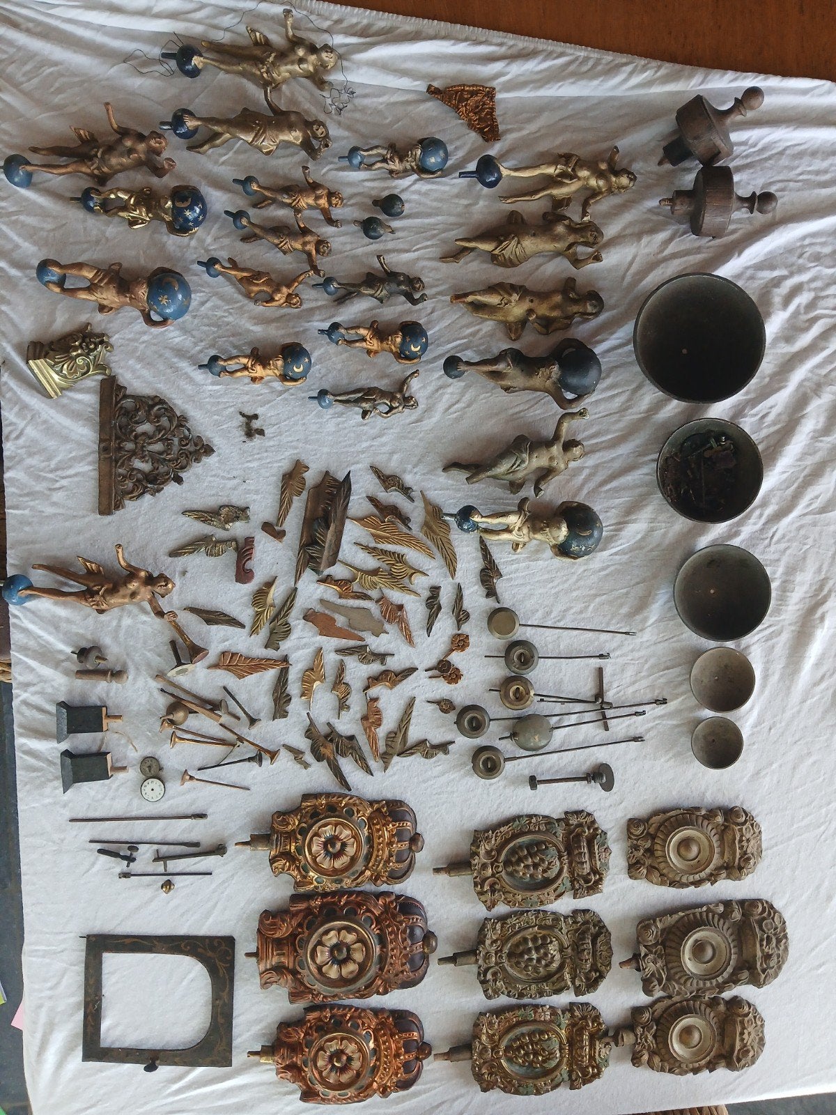 Grote partij antieke klokonderdelen en decoraties, Antiek en Kunst, Ophalen of Verzenden