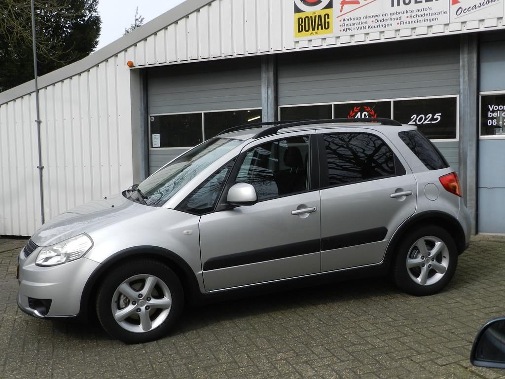 Suzuki SX4 1.6 Shogun Airco 16"LMVCV afst Isofix Metallic la, Gebruikt, Zwart, 4 cilinders, 49 €/maand