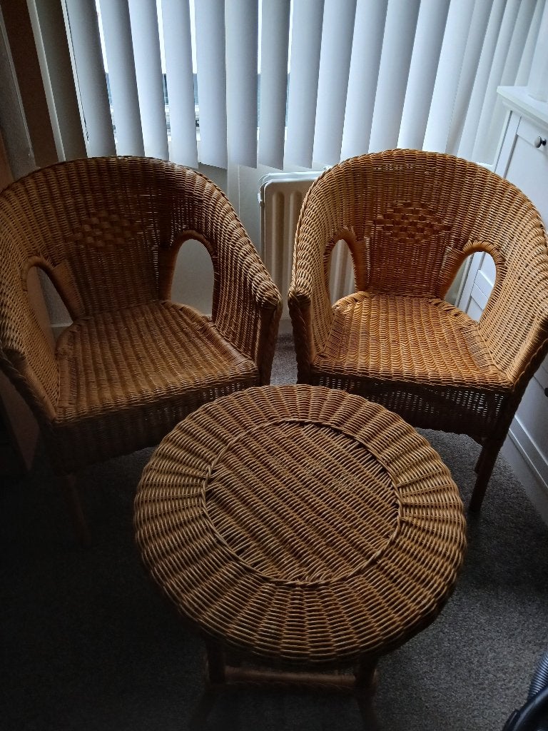 rieten stoelen en tafel, Huis en Inrichting, Ophalen, Riet, Gebruikt, Twee