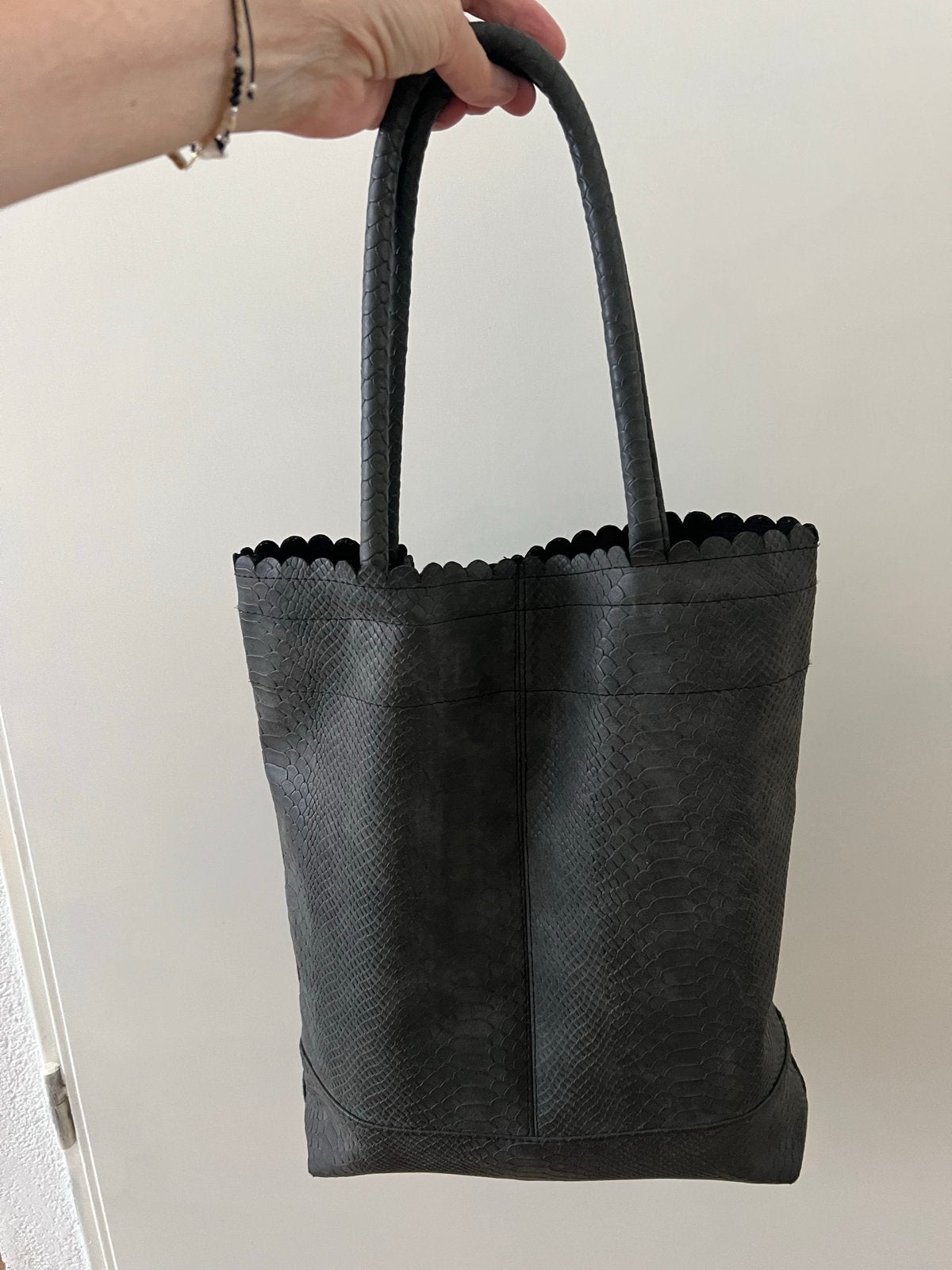 Stijlvolle donkergrijze shopper (Beagles) met slangenprint, Ophalen of Verzenden, Gebruikt, Grijs, Shopper