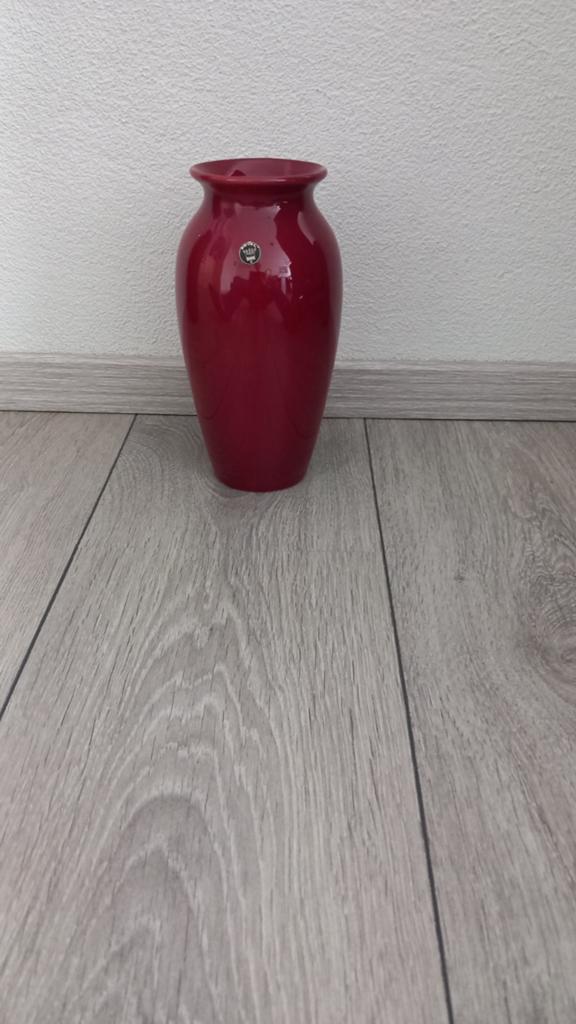 PRACHTIGE BORDEAUX RODE *VAAS* HELEMAAL GAAF., Aardewerk of Porselein, Ophalen of Verzenden, Zo goed als nieuw, Minder dan 50 cm