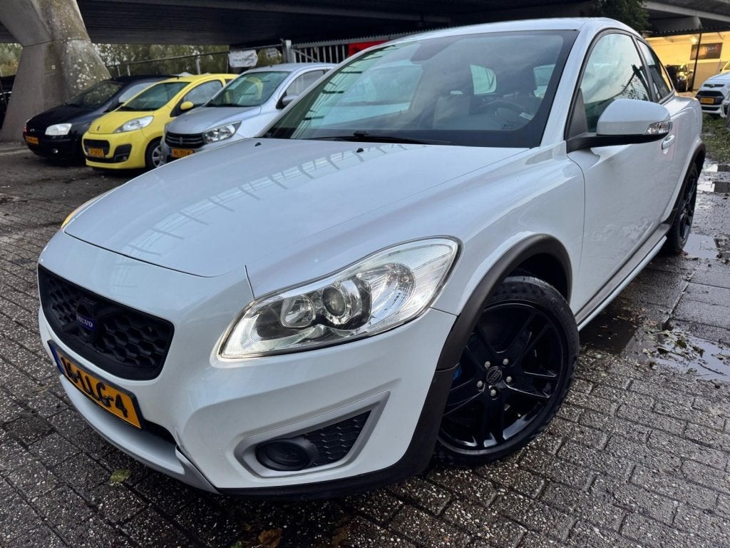 Volvo C30 1.6 Momentum (bj 2010), Auto's, Volvo, Voorwielaandrijving, Gebruikt, Zwart, 4 stoelen