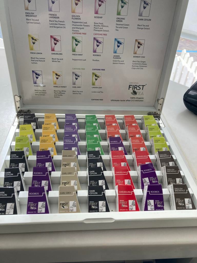 Luxe theedoos met diverse theesmaken - First Tea, Verzenden, Zo goed als nieuw