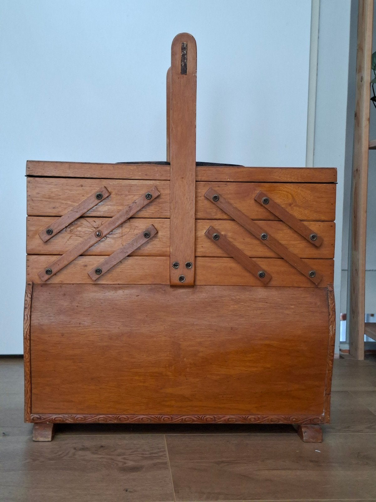 Vintage Uiklapbare Naaikist - Hout, Hobby en Vrije tijd, Naaien en Fournituren, Ophalen, Gebruikt, Overige typen