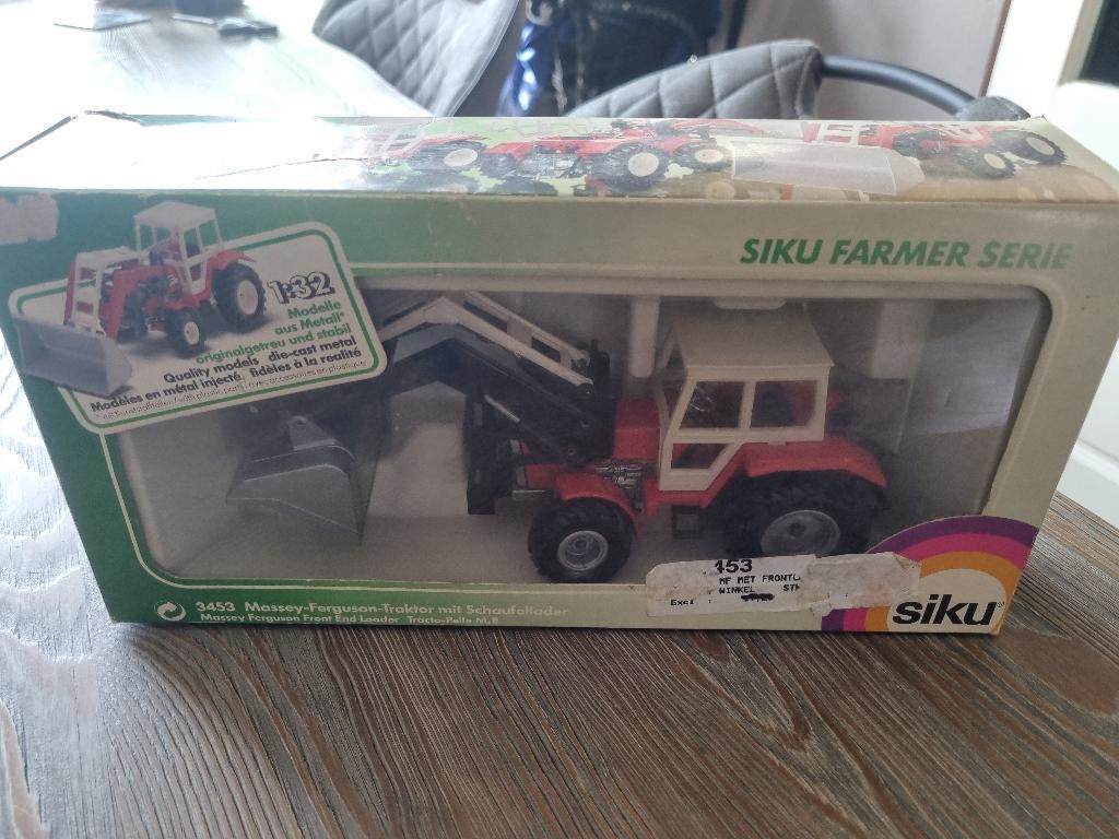 SIKU 3453 Massey-Ferguson-Traktor mit Schaufellader, Ophalen of Verzenden, Zo goed als nieuw, Tractor of Landbouw, SIKU