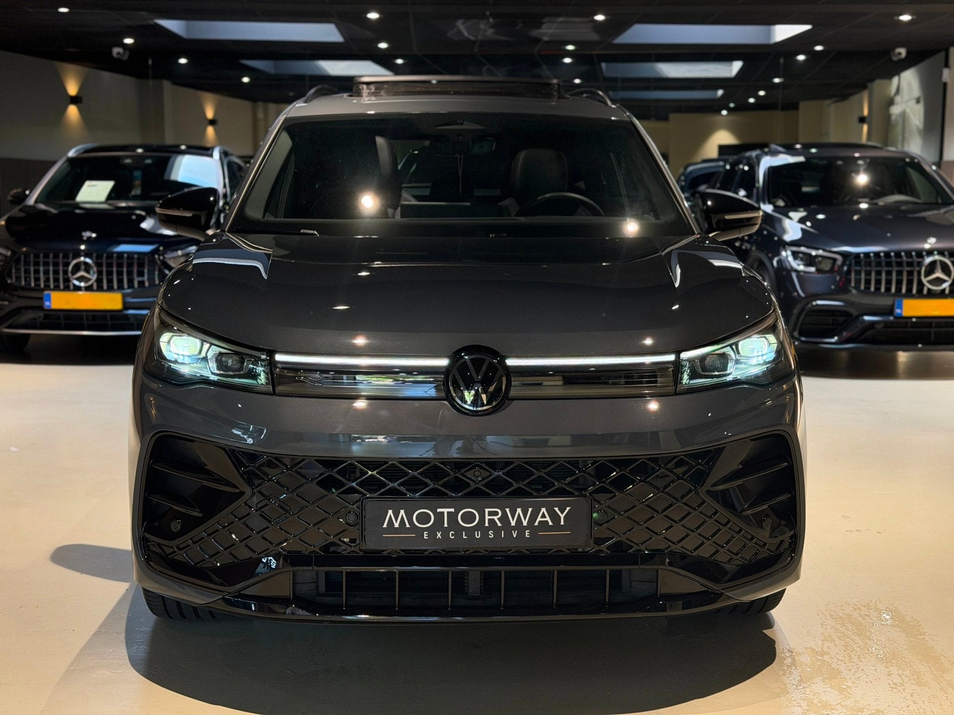 Volkswagen Tiguan 1.5 eTSI R-Line Edition|Pano|Memory|Matrix, Zwart, 4 cilinders, Automatische klimaatregeling, Hybride Elektrisch/Benzine