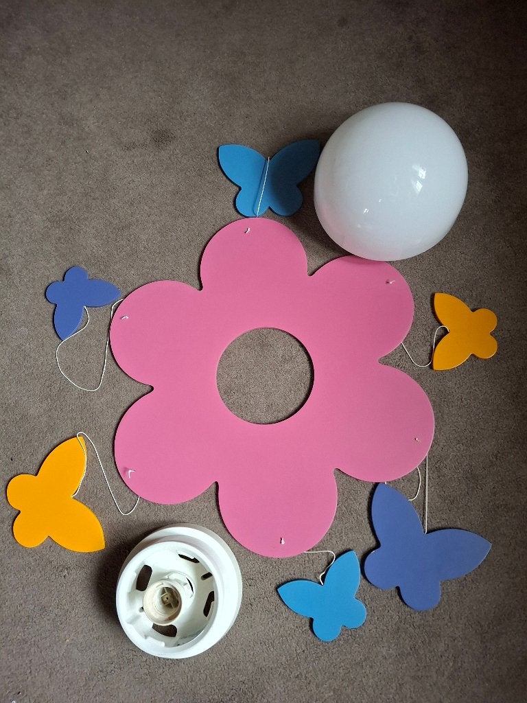 Leuke plafond kinderlamp met vlinders en bloem, Ophalen, Overige merken, Zo goed als nieuw, Ophangbaar