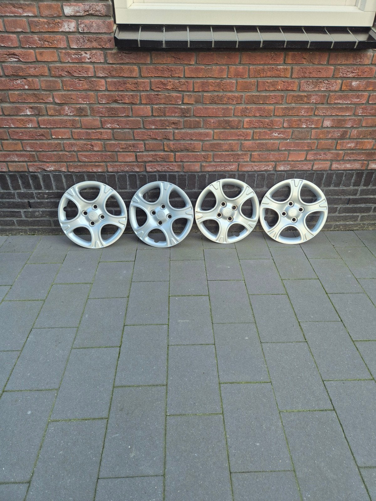 Originele Kia Picanto 14 inch wieldoppen zo goed als nieuw, Ophalen of Verzenden, Zo goed als nieuw