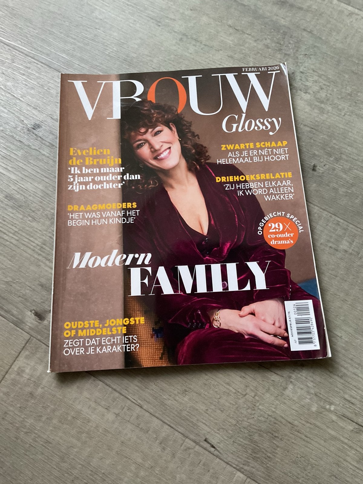 VROUW Glossy Februari 2024 - Modern Family, Ophalen of Verzenden, Zo goed als nieuw, Glossy