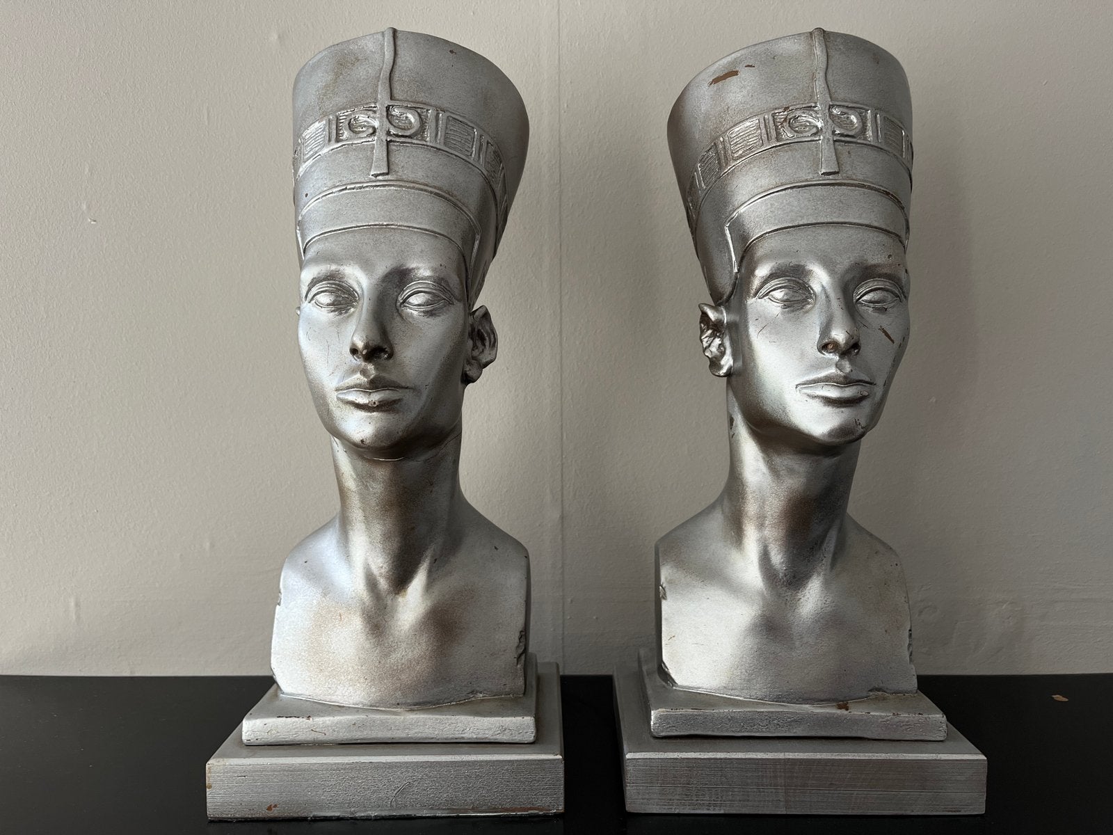 2 vintage Nefertiti bustes Austin Productions ca. 40 cm, Ophalen, Zo goed als nieuw
