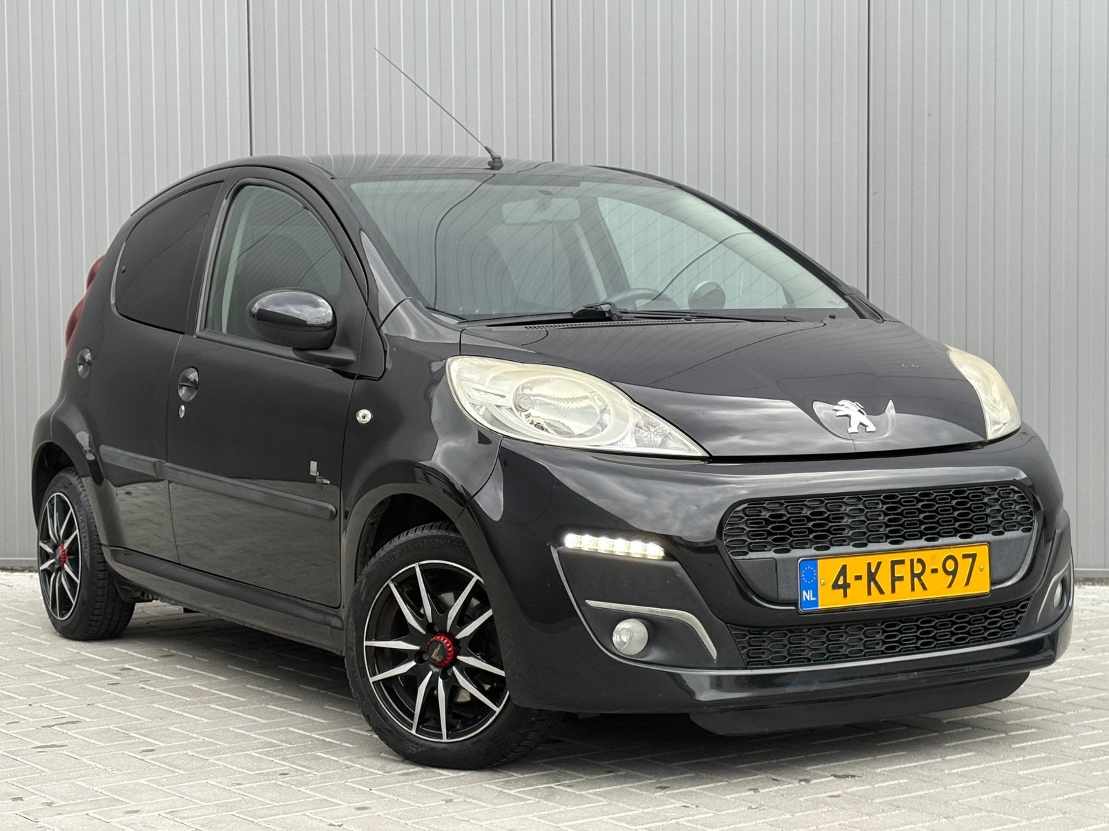 Peugeot 107 1.0 12V 5DR 2013 NWE APK! FACELIFT!, Voorwielaandrijving, 4 stoelen, Origineel Nederlands, Handgeschakeld