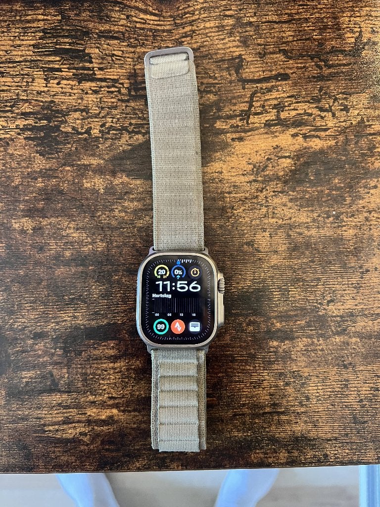 Apple Watch Ultra 2 49mm Titanium–Batterij 99% – Alpine Loop