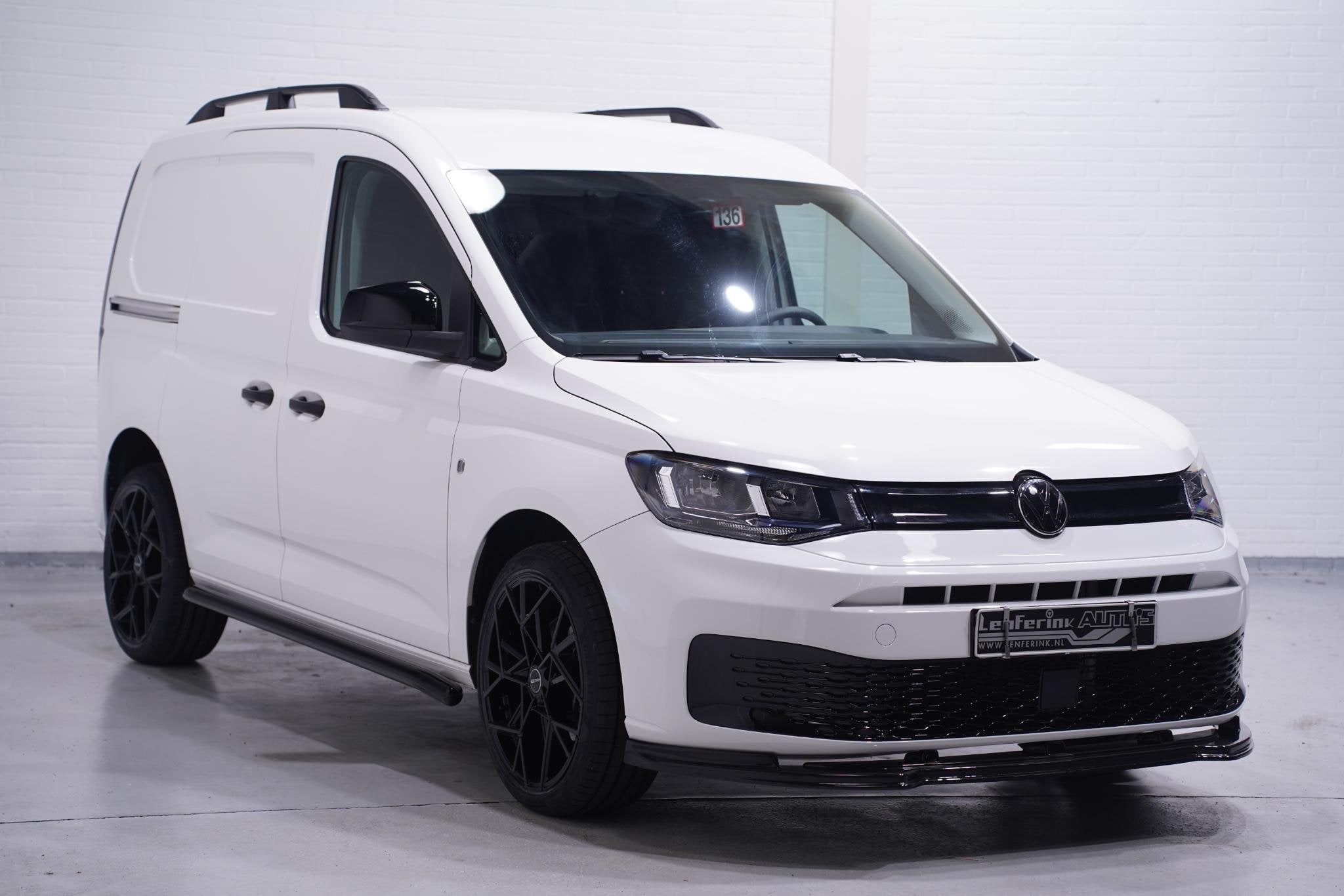 Volkswagen Caddy 1.5 TSI 115 pk BENZINE Black&White Edition, Auto's, Stof, Gebruikt, 4 cilinders, Volkswagen