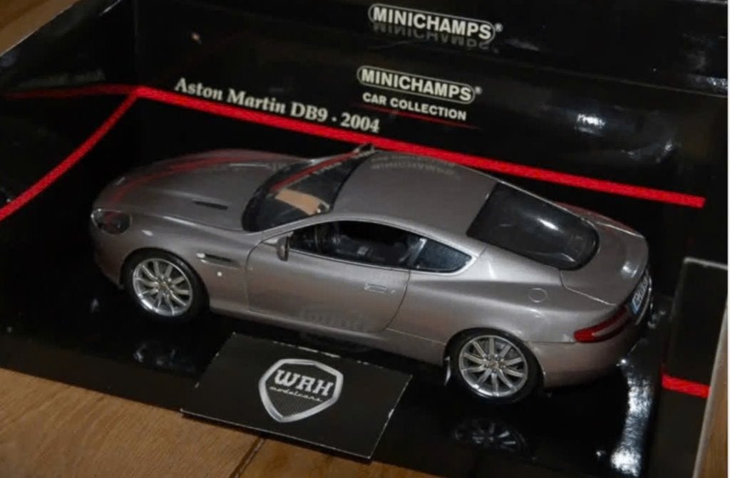 1:18 Aston Martin DB9 Coupe silver Minichamps in doos WRH, Verzenden, Zo goed als nieuw, Auto, MiniChamps