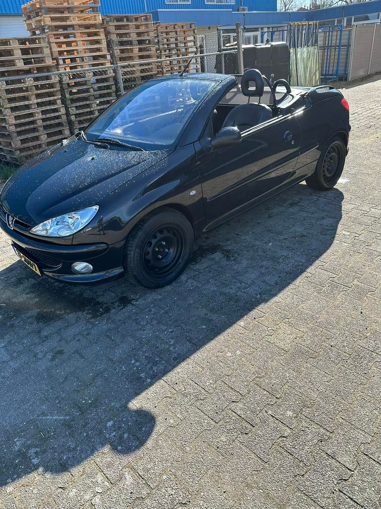Peugeot 206 1.6 16V CC 2005 Zwart ( Goed onderhouden), Voorwielaandrijving, 4 cilinders, Cabriolet, 4 stoelen