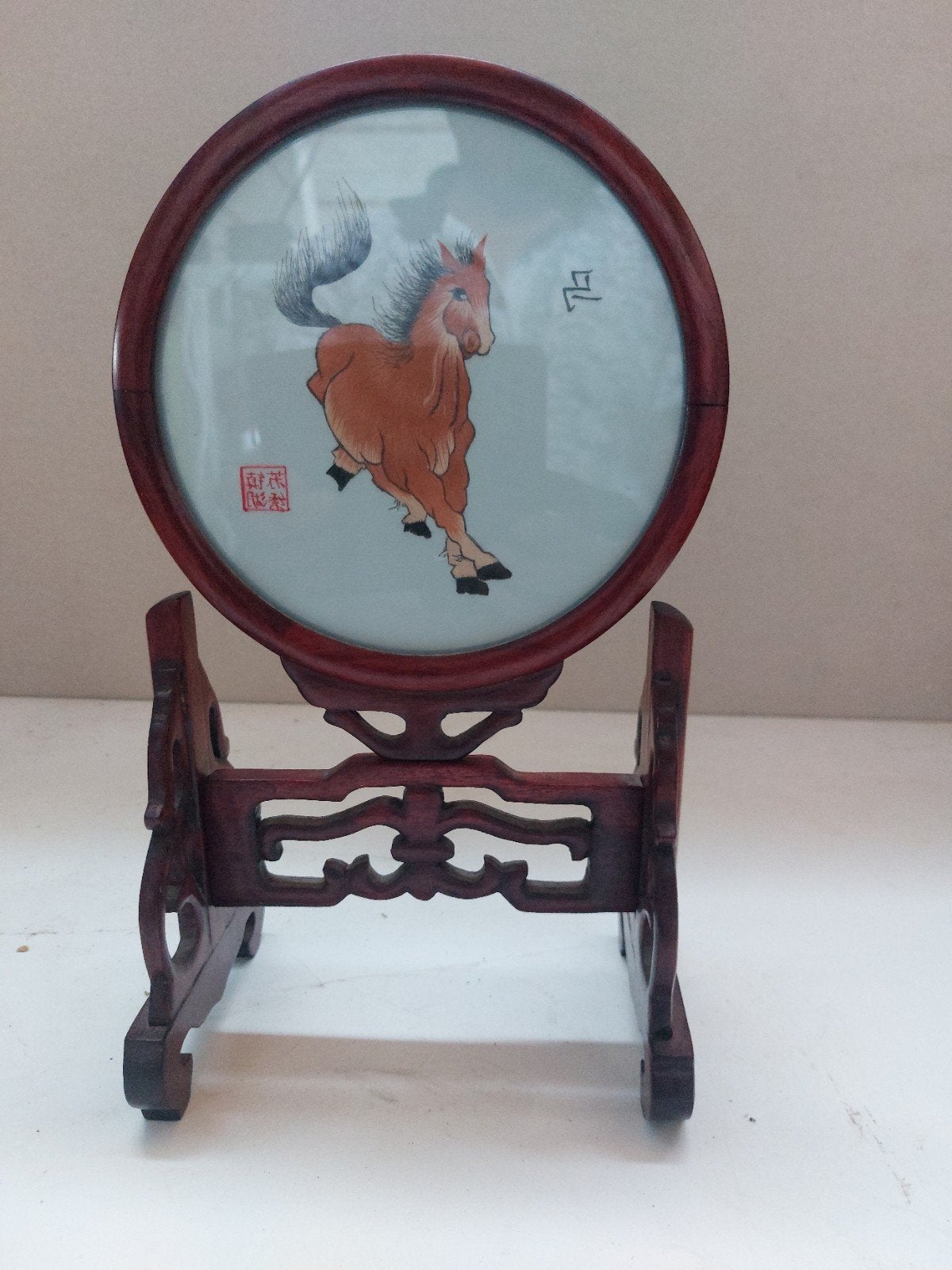Chinees paard op palissander houten standaard, Antiek en Kunst, Ophalen of Verzenden
