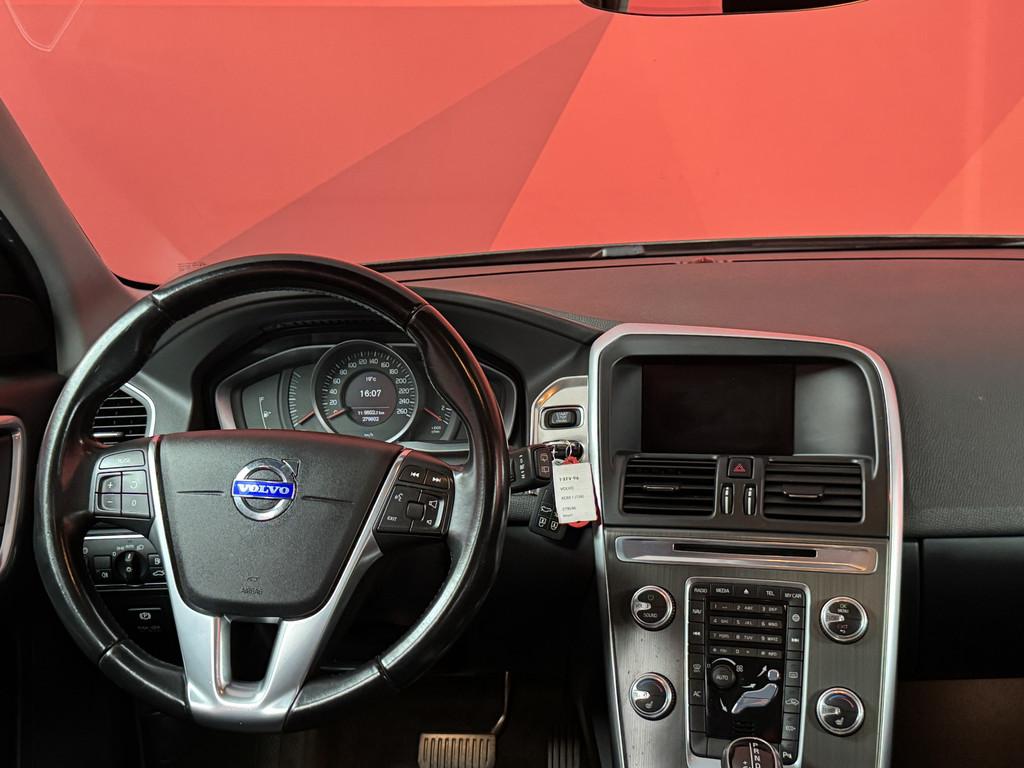 Volvo XC60 2.0 T5 FWD R-Design | Trekhaak | Automaat | Navig, 15 km/l, Gebruikt, 4 cilinders, Leder en Stof