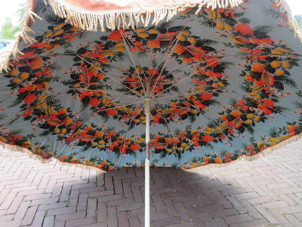 Vintage parasol met franjes en fruit binnenkant, Gebruikt, Kantelbaar, Ophalen of Verzenden, 1 tot 2 meter