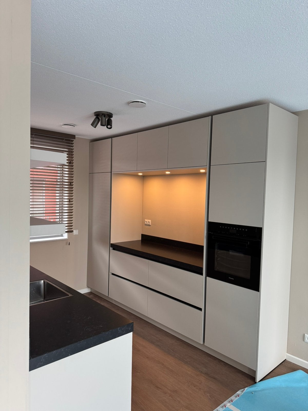 Keuken laten plaatsen? Keukenmontage door ervaren monteur, Overige typen, Nieuw, Ophalen of Verzenden, Hoogglans of Gelakt