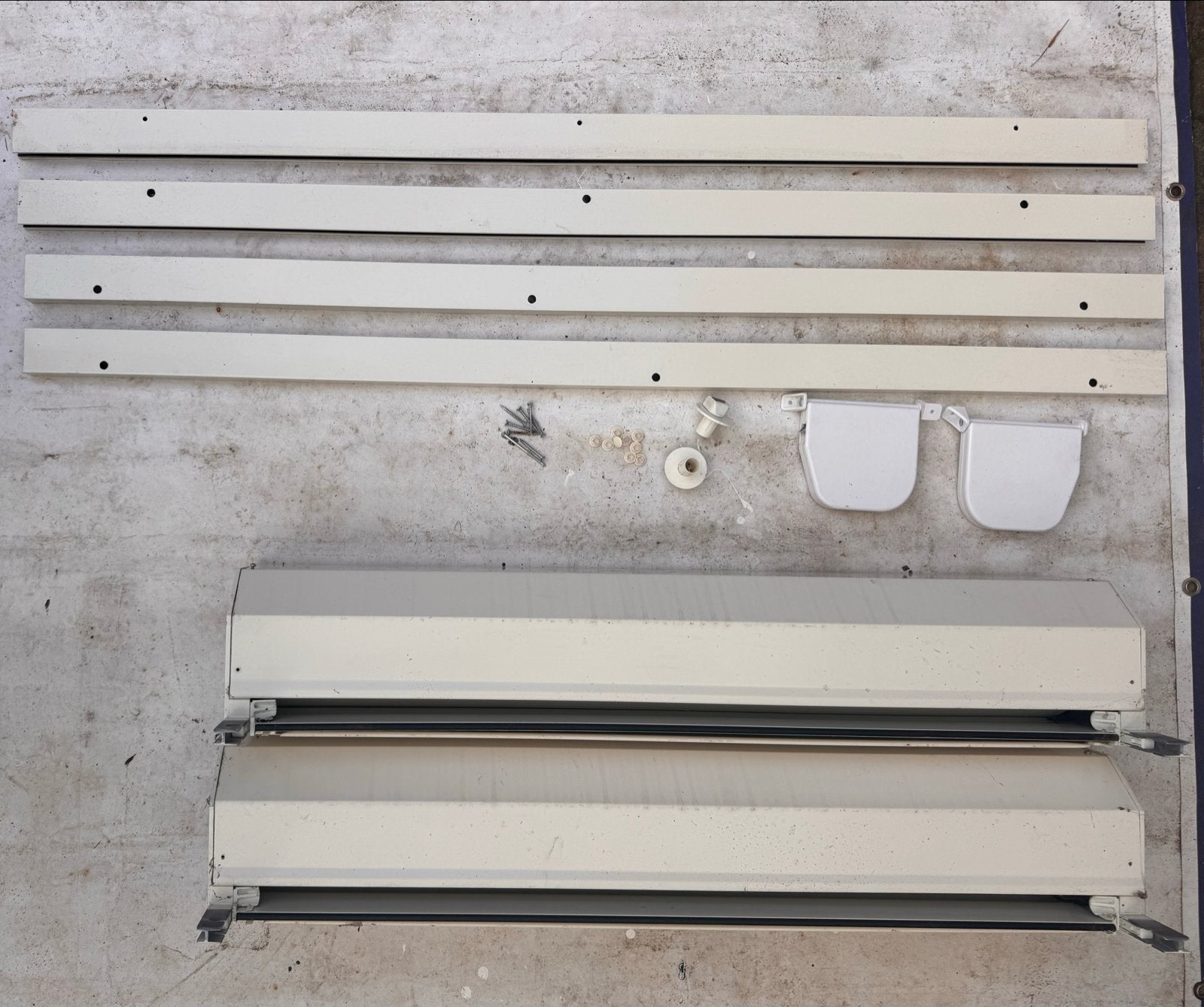 2x cremewit rolluik 93,5 x 150 cm met geleiders & bediening, Doe-het-zelf en Verbouw, Gebruikt, Minder dan 100 cm, Wit, Ophalen of Verzenden