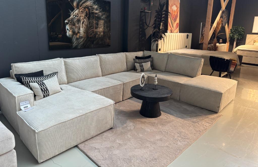 Foto 2 van Voorraad Actie | Fijne ribstof Hoekbank | Showroom Utrecht