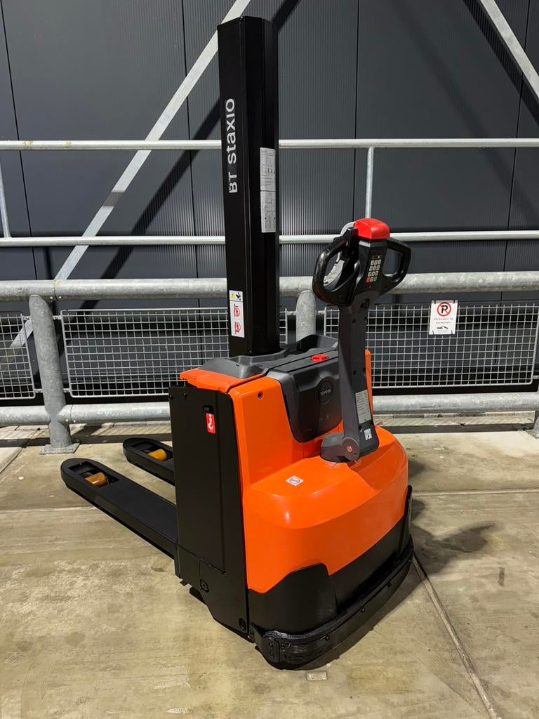 10X TOYOTA BT SWE080L 2000KG BJ2020 DUPLO 1,58M +/- 1000UUR, Doe-het-zelf en Verbouw, Palletwagens en Pompwagens, Ophalen, Zo goed als nieuw