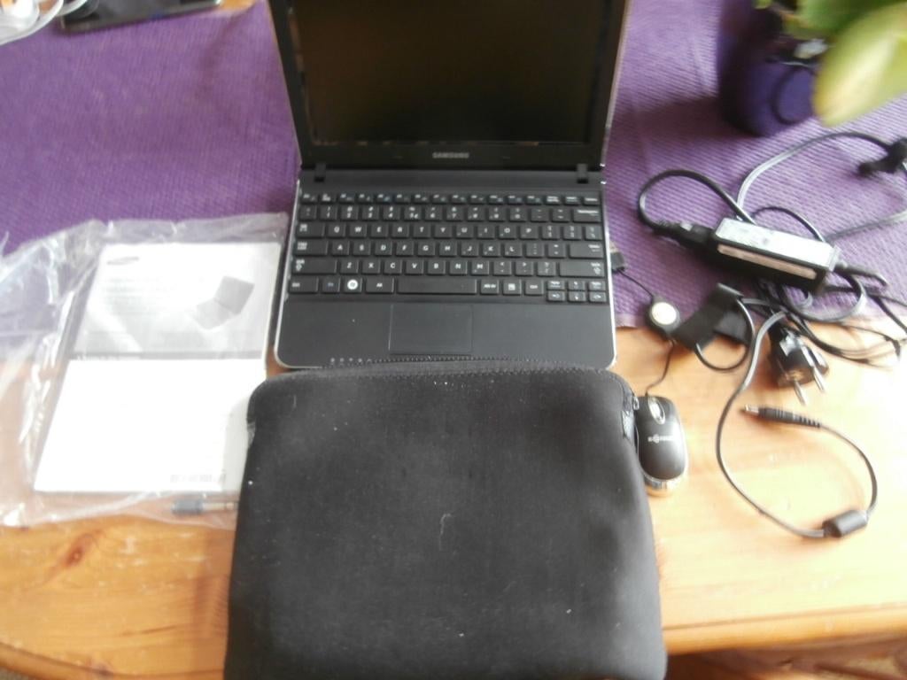 Mini laptop Samsung met hoes oplaadkabel lang niet gebruikt, Computers en Software, Windows Laptops, Ophalen of Verzenden, Gebruikt