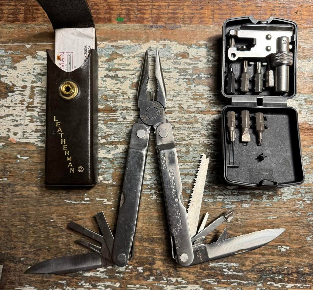 -Leatherman Supertool original multitool. -Tooladapter., Caravans en Kamperen, Kampeergereedschap, Zo goed als nieuw, Ophalen of Verzenden