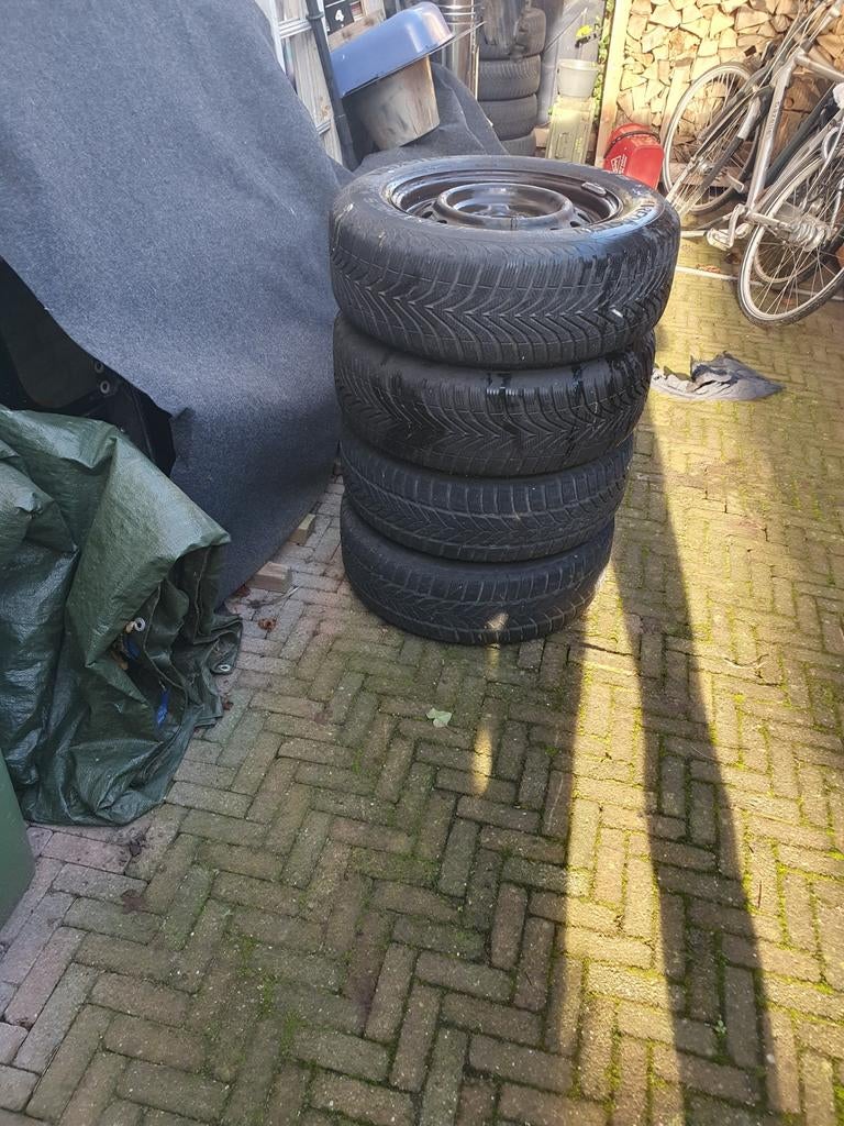 Winterbanden 205/65 R15 Toyota Avensis Verso, Auto-onderdelen, Banden en Velgen, 15 inch, Banden en Velgen, 205 mm, Winterbanden